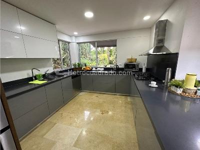 Casa de 4 alcobas en venta en La Castellana, Armenia, 436 m² · foto 3 de 20