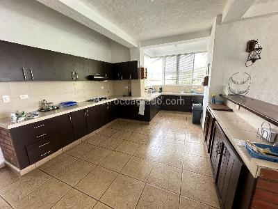Casa de 5 alcobas en venta en El Caimo, Armenia, 1500 m² · foto 3 de 20