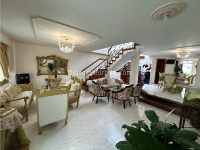 Casa de 5 alcobas en venta en Laureles, Armenia, 295 m² · foto 3 de 20
