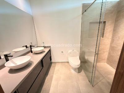 Casa de 5 alcobas en venta en Armenia, Armenia, 1600 m² · foto 12 de 20