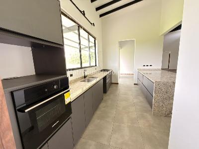 Casa de 5 alcobas en venta en Armenia, Armenia, 1600 m² · foto 7 de 20