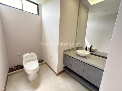 Casa de 5 alcobas en venta en Armenia, Armenia, 1600 m² · foto 9 de 20