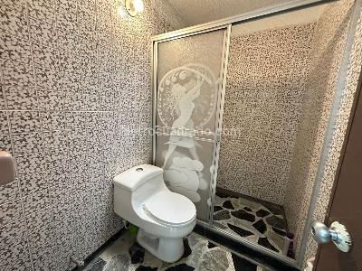 Casa de 5 alcobas en venta en Avenida Bolivar, Armenia, 254 m² · foto 16 de 20