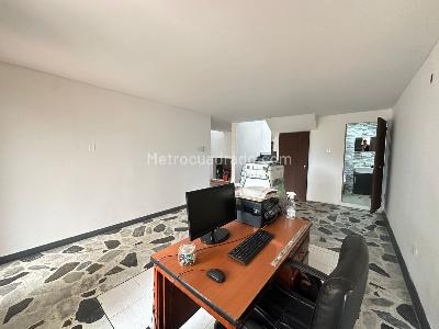 Casa de 5 alcobas en venta en Avenida Bolivar, Armenia, 254 m² · foto 2 de 20