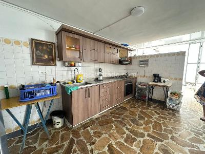 Casa de 5 alcobas en venta en Avenida Bolivar, Armenia, 254 m² · foto 5 de 20