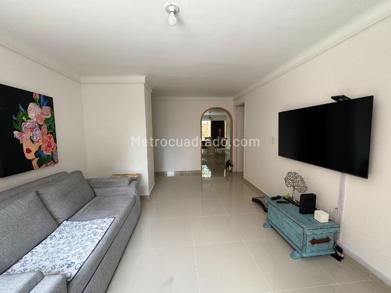 Apartamento Amplio de 4 Alcobas Rodeado de Naturaleza en El Poblado - 5