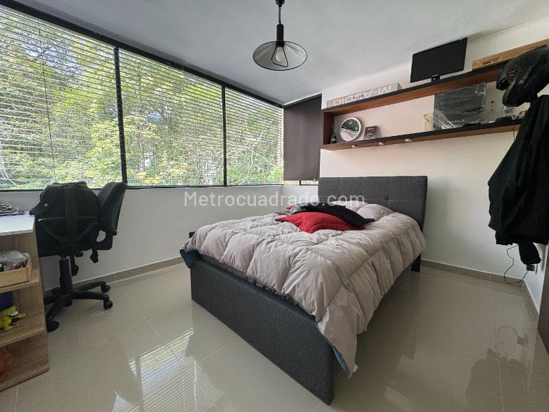 Apartamento Amplio de 4 Alcobas Rodeado de Naturaleza en El Poblado - 7