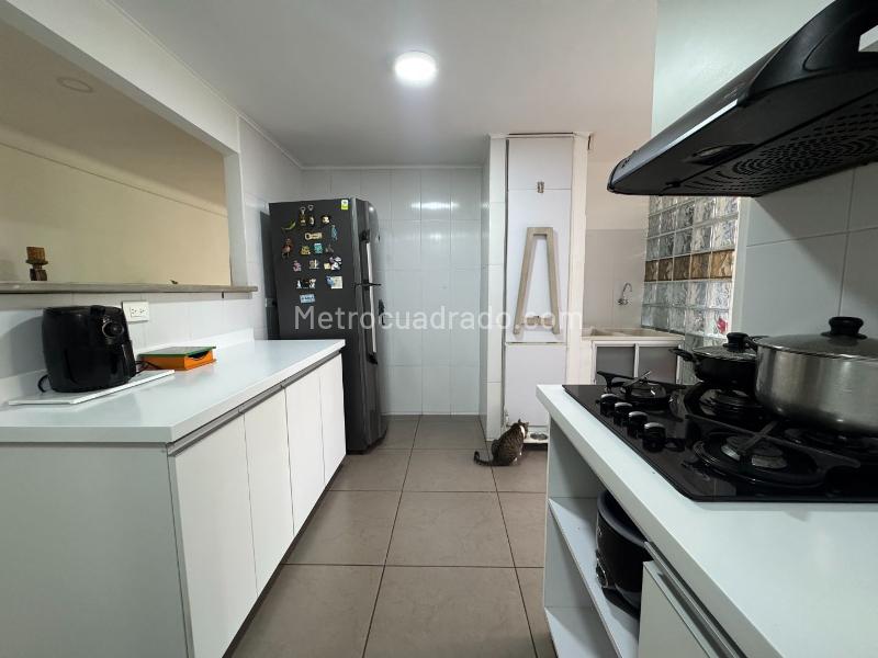 Apartamento Amplio de 4 Alcobas Rodeado de Naturaleza en El Poblado - 3