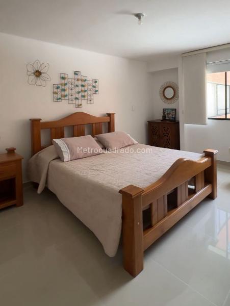 Apartamento Amplio de 4 Alcobas Rodeado de Naturaleza en El Poblado - 6