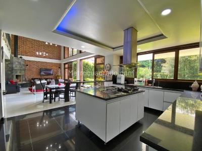 Casa de 4 alcobas en venta en Asd, Envigado, 400 m² · foto 13 de 13