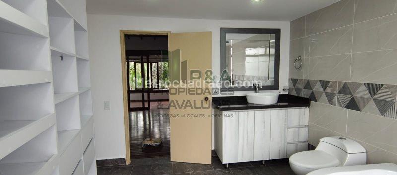 Charming 4BR House in El Poblado - 9