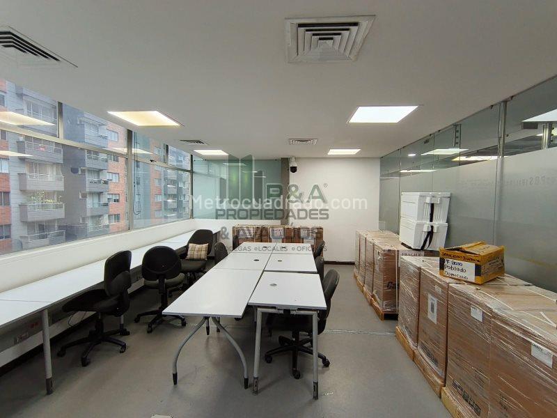 Oficina en Arriendo, Poblado, Medellín - Más