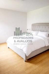 Apartamento de 3 alcobas en arriendo en Loma De Los Bernal, Medellín, 96 m² · foto 6 de 12