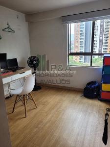Apartamento de 3 alcobas en arriendo en Loma De Los Bernal, Medellín, 96 m² · foto 8 de 12