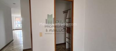 Apartamento de 3 alcobas en arriendo en Laureles, Medellín, 77 m² · foto 3 de 17