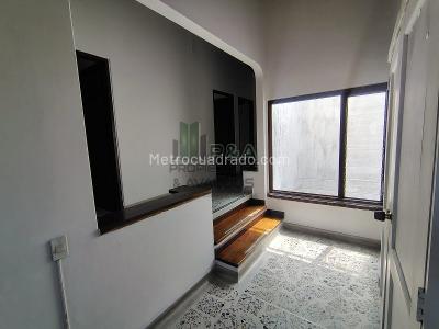 Casa en arriendo en Castropol, Medellín · foto 4 de 17