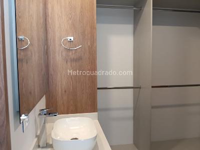 Apartamento de 3 alcobas en venta en Chico Navarra, Bogotá, 150 m² · foto 12 de 20
