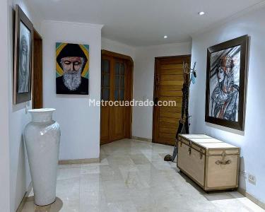 Apartamento de 3 alcobas en venta en La Carolina, Bogotá, 190 m² · foto 4 de 8