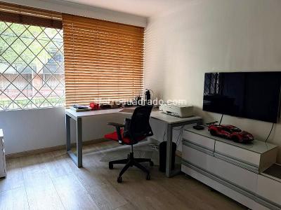 Apartamento de 3 alcobas en venta en La Carolina, Bogotá, 190 m² · foto 5 de 8