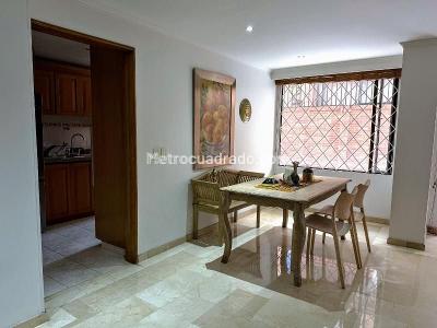 Apartamento de 3 alcobas en venta en La Carolina, Bogotá, 190 m² · foto 2 de 8