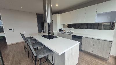 Apartamento de 3 alcobas en venta en Los Rosales, Bogotá, 246 m² · foto 9 de 20