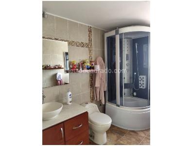 Casa de 4 alcobas en venta en San Jose De Bavaria, Bogotá, 320 m² · foto 2 de 17
