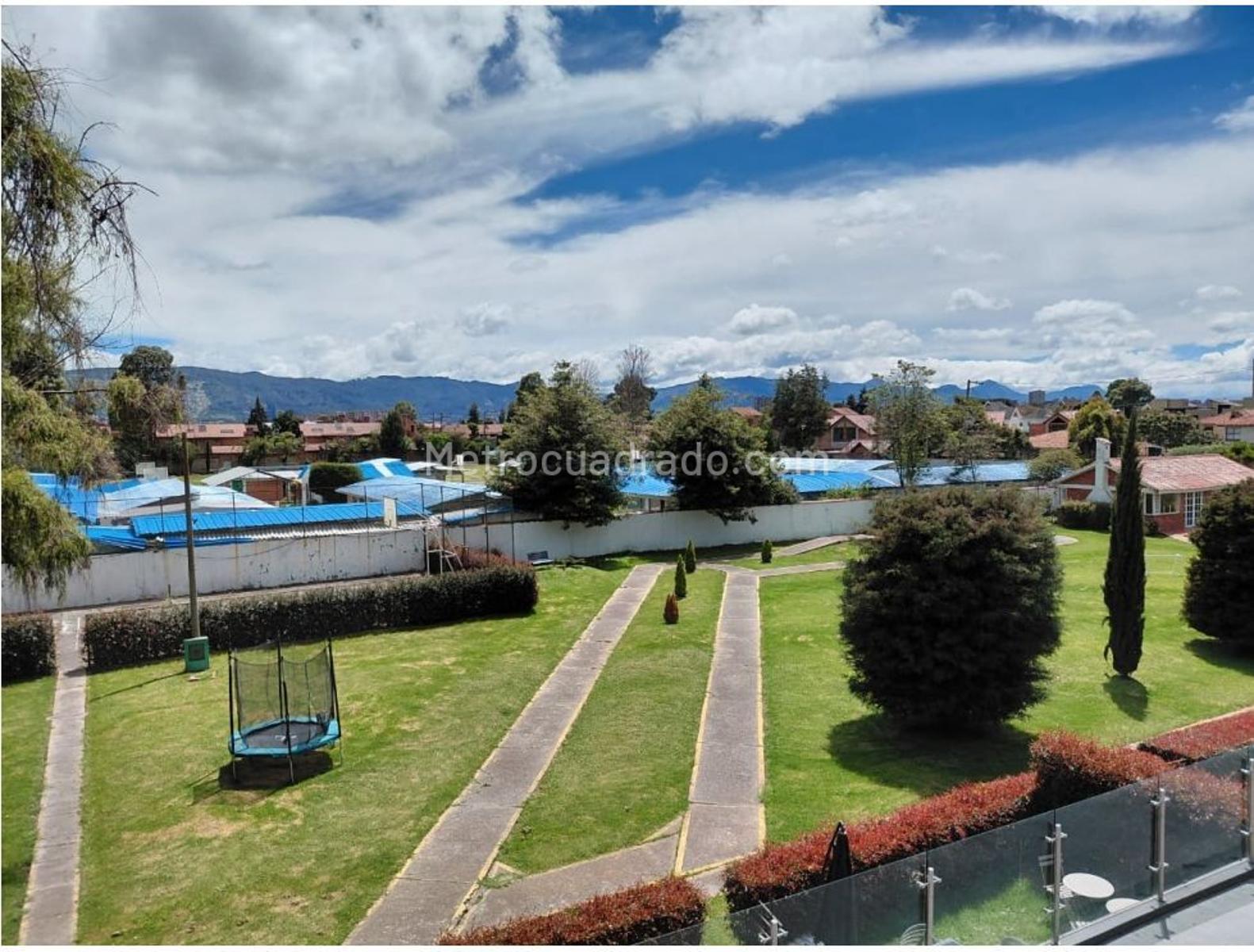 Casa de 4 habitaciones en venta en San Jose de Bavaria, Bogotá — imagen 1 de 17
