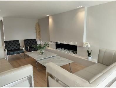 Casa de 4 alcobas en venta en San Jose De Bavaria, Bogotá, 440 m² · foto 2 de 17