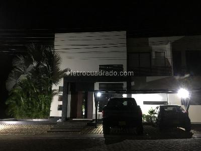 Casa de 4 alcobas en venta en Cn Lagos Del Penon, Girardot, 180 m² · foto 3 de 19