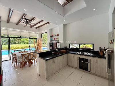 Casa de 4 alcobas en venta en Girardot, Girardot, 300 m² · foto 4 de 20