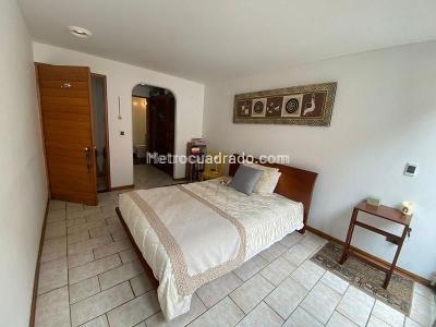 Apartamento de 2 alcobas en venta en Chico Santa Barbara, Bogotá, 60 m² · foto 11 de 19