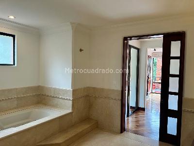 Apartamento de 4 alcobas en arriendo en Bosques Del Marques, Bogotá, 340 m² · foto 12 de 16
