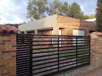 Casa de 3 alcobas en arriendo en Cn Campestre La Hacienda, Cajicá, 400 m² · foto 2 de 19