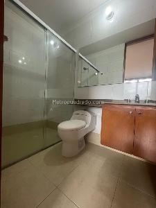 Apartaestudio en arriendo en Chico Navarra, Bogotá, 59 m² · foto 5 de 13