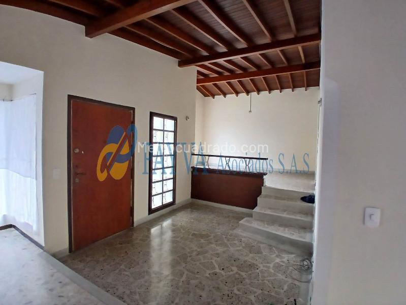 Casa Coqueta de 4 Alcobas en Laureles Nogal - 2