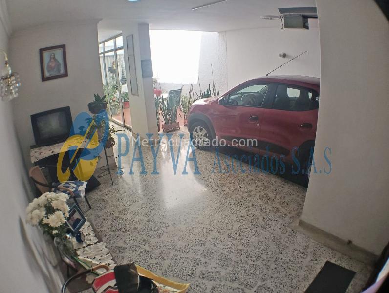 Casa encantadora de 4 alcobas en Laureles Nogal