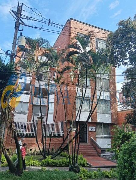 Apartamento de 3 Alcobas en Laureles Nogal cerca a la Avenida 80