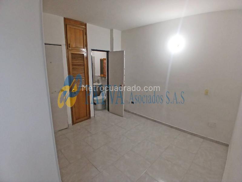 Apartamento de 2 Alcobas con Habitación de Servicio en Simón Bolívar - 7