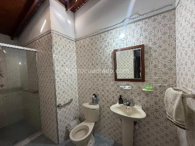 Casa de 5 alcobas en venta en Las Acacias, Medellín, 336 m² · foto 12 de 15