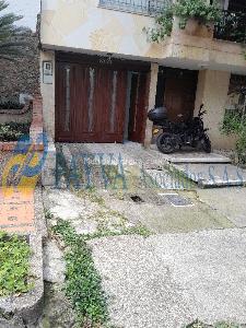 Casa de 5 alcobas en venta en Las Acacias, Medellín, 336 m² · foto 2 de 15