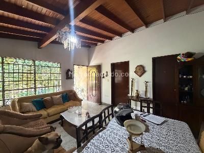 Casa de 5 alcobas en venta en Las Acacias, Medellín, 336 m² · foto 6 de 15