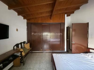 Casa de 5 alcobas en venta en Las Acacias, Medellín, 336 m² · foto 7 de 15