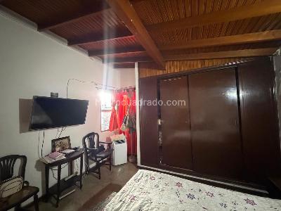 Casa de 5 alcobas en venta en Las Acacias, Medellín, 336 m² · foto 8 de 15