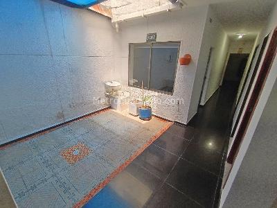 Casa de 3 alcobas en arriendo en Las Acacias, Medellín, 210 m² · foto 8 de 16