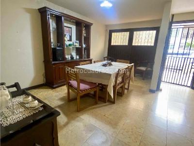 Casa de 5 alcobas en venta en Santa Elena, Cali, 270 m² · foto 2 de 17