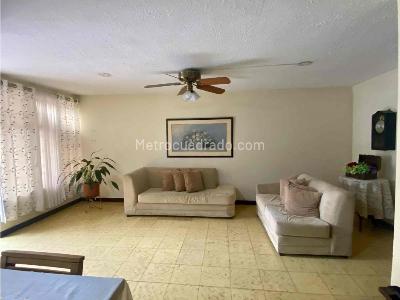 Casa de 5 alcobas en venta en Santa Elena, Cali, 270 m² · foto 3 de 17