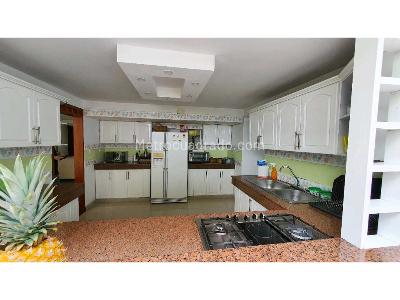 Casa de 4 alcobas en venta en Santa Teresita, Cali, 372 m² · foto 13 de 20