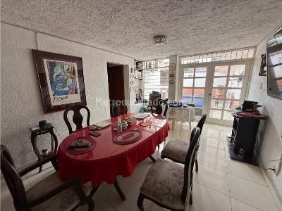Casa de 5 alcobas en venta en El Bosque, Cali, 250 m² · foto 4 de 20