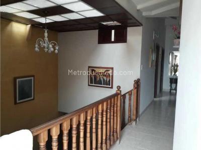 Casa de 5 alcobas en venta en Alfonso Lopez, Cali, 240 m² · foto 2 de 9