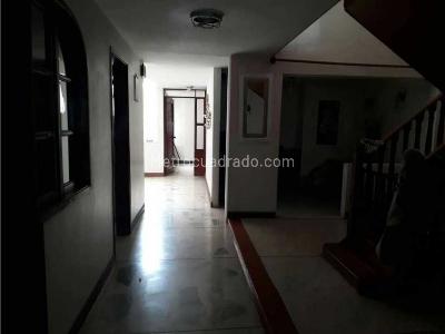 Casa de 5 alcobas en venta en Alfonso Lopez, Cali, 240 m² · foto 4 de 9